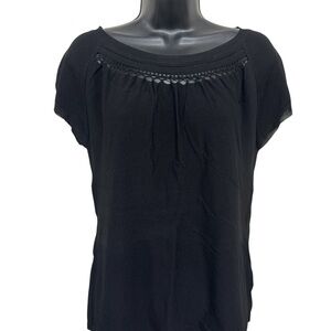 Anne Klein Petite MED Black Short Sleeve Blouse – Crochet Detail – Rayon Blend